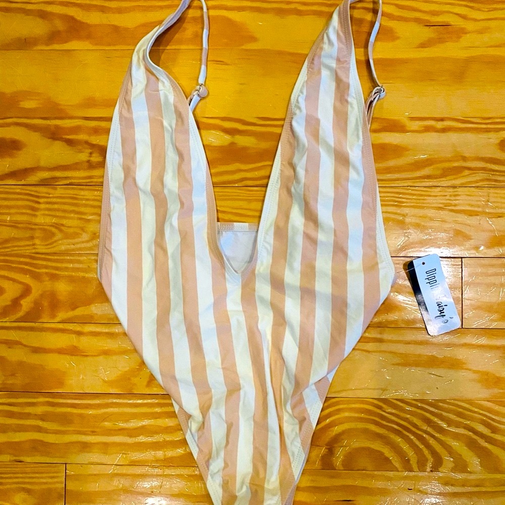 Dippin Daisy’s! NWT One Piece! Large.